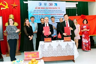 TSU team and Haiphong school take a step toward digital education