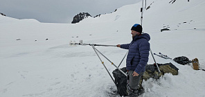 A unique TSU weather station was installed at an altitude of 3,600 meters on the Aktru glacier